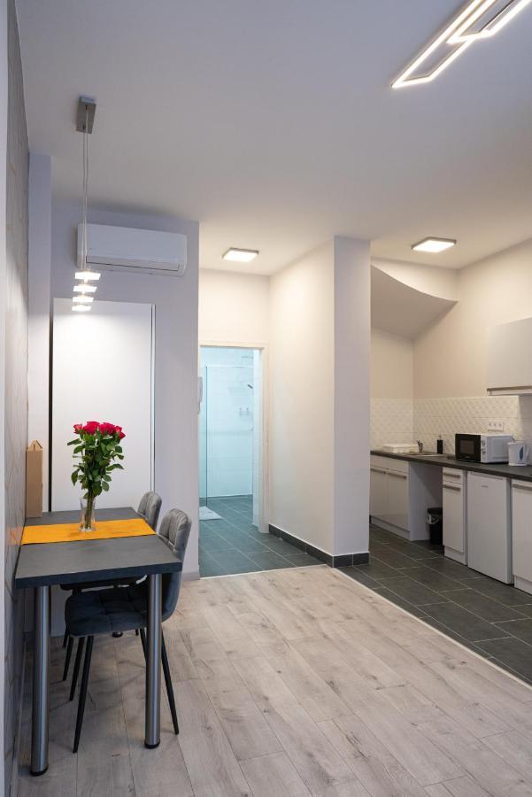 Var Apartman Егер Екстериор снимка