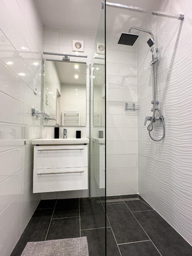 Var Apartman Егер Екстериор снимка