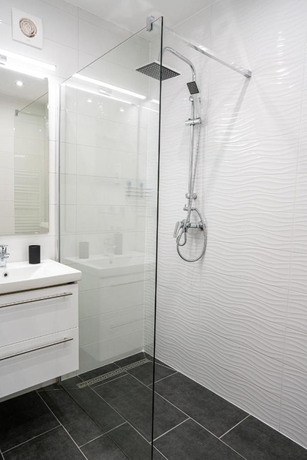 Var Apartman Егер Екстериор снимка