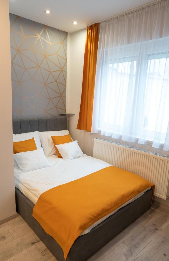 Var Apartman Егер Екстериор снимка